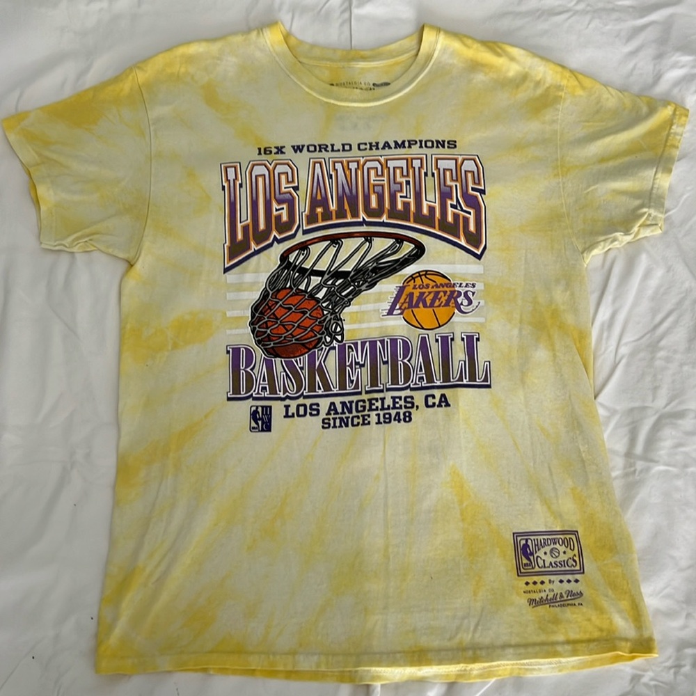Mitchell Ness LA Lakers World champions yellow tie dye shirt Large